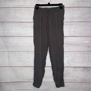 Jolt women’s green loose jogger style pants